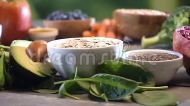健康食品清洁饮食选择：水果、蔬菜、种子、超级食品、谷类食品、乡土蔬菜